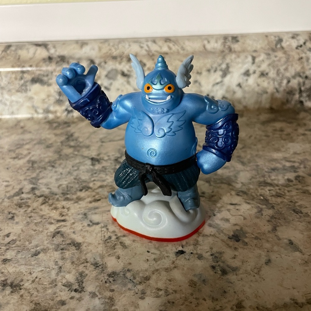 Skylanders Trap Team Gusto Figure Character Activision Model # 87000888 Damaged